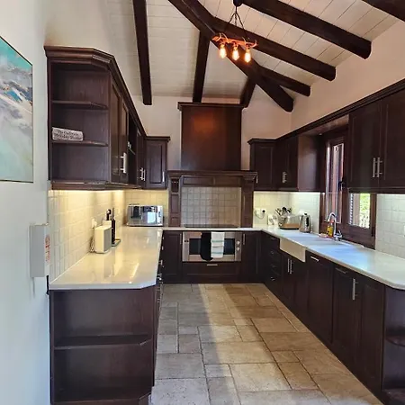 The Little Olive Press, Villa