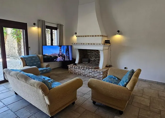 The Little Olive Press, Villa