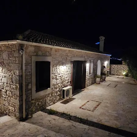 别墅 The Little Olive Press, 卡西奥皮