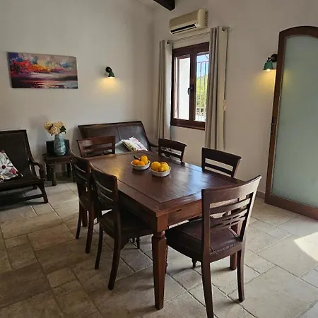 The Little Olive Press, * 卡西奥皮