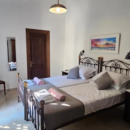 The Little Olive Press, 卡西奥皮