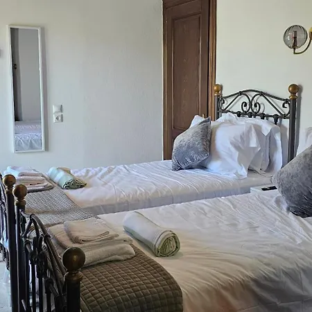 The Little Olive Press, 别墅 *