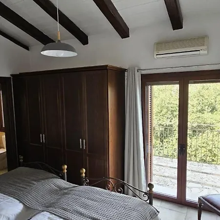 The Little Olive Press, 别墅 卡西奥皮